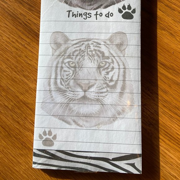 NWT White Tiger Magnetic Notepad with 50 Adhesive Sheets - Picture 9 of 10